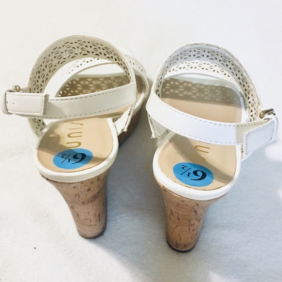 ❌SOLD❌ Unisa White Wedge Heel Sandals NEW W TAGS - Picture 3 of 8